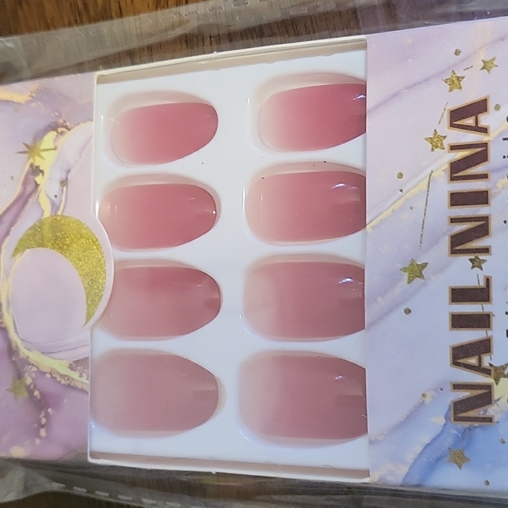 Nail Nina Glossy Pink Press On
